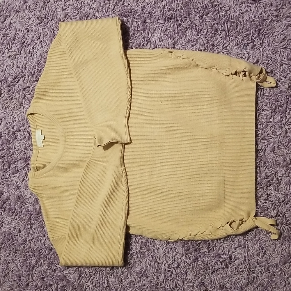 Sweater tie down side with bows